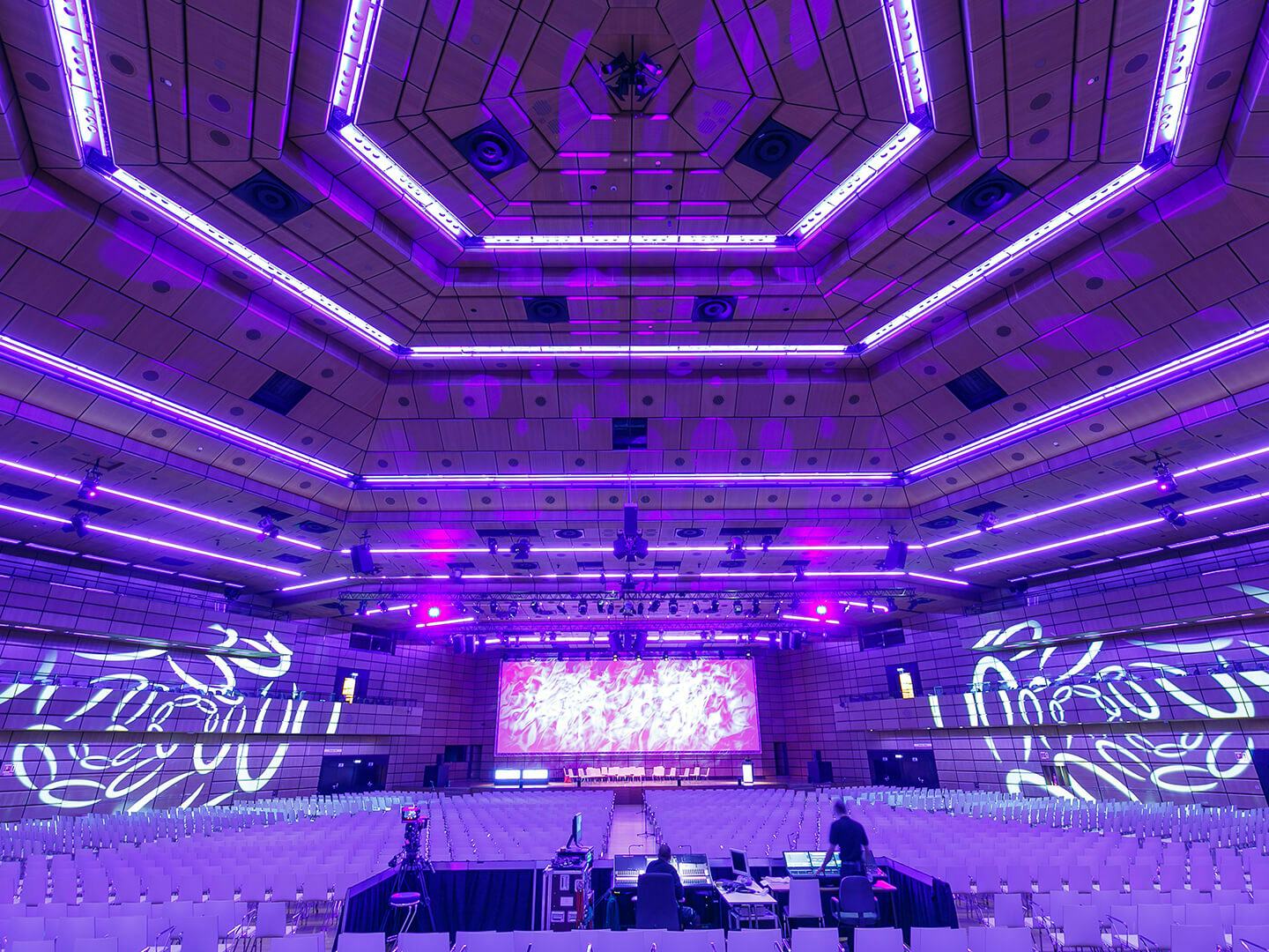 Photo: Event concepts product presentation lighting system in Hall A