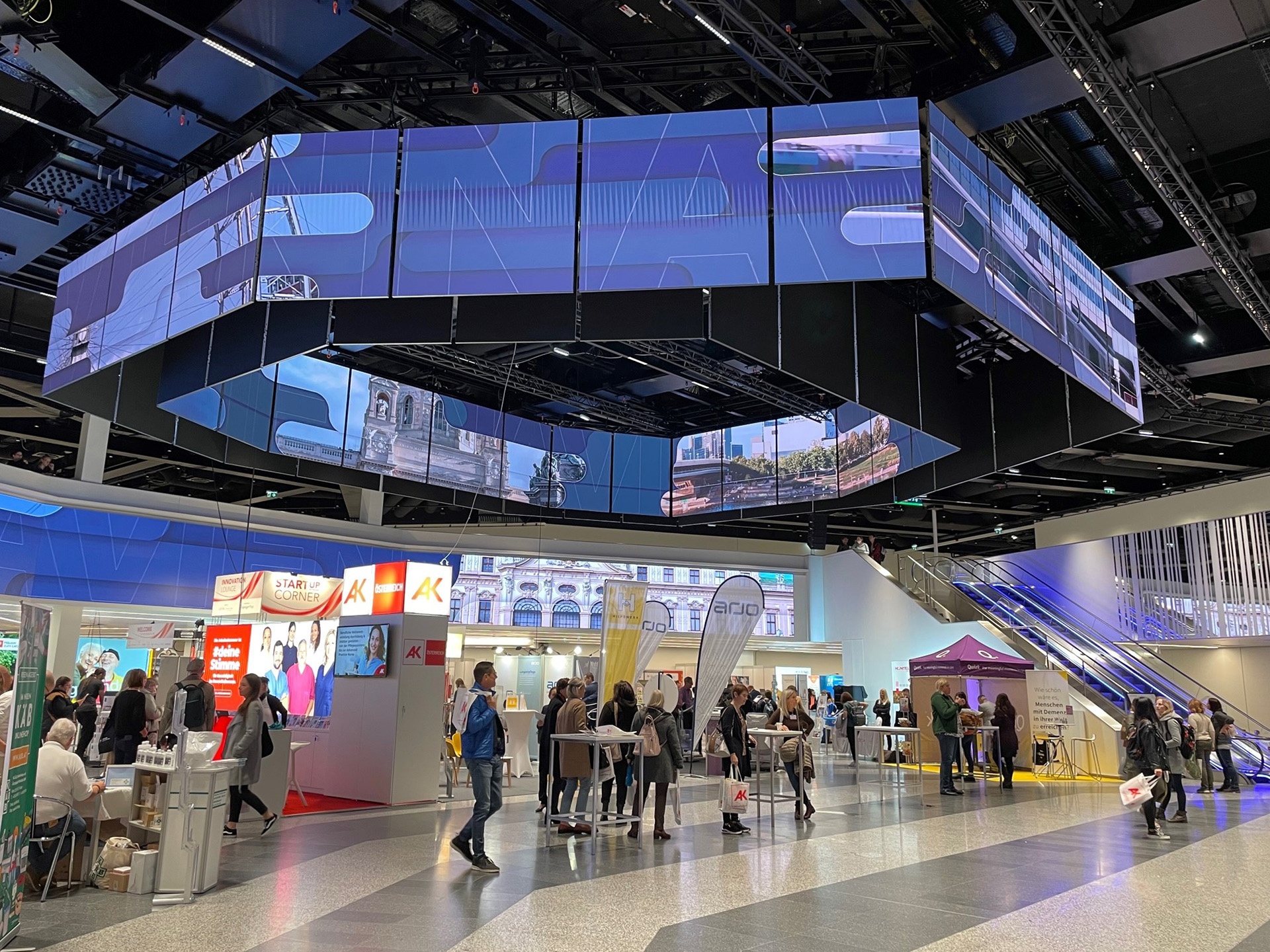 Foto: Eingangshalle Austria Center Vienna ATB 2022