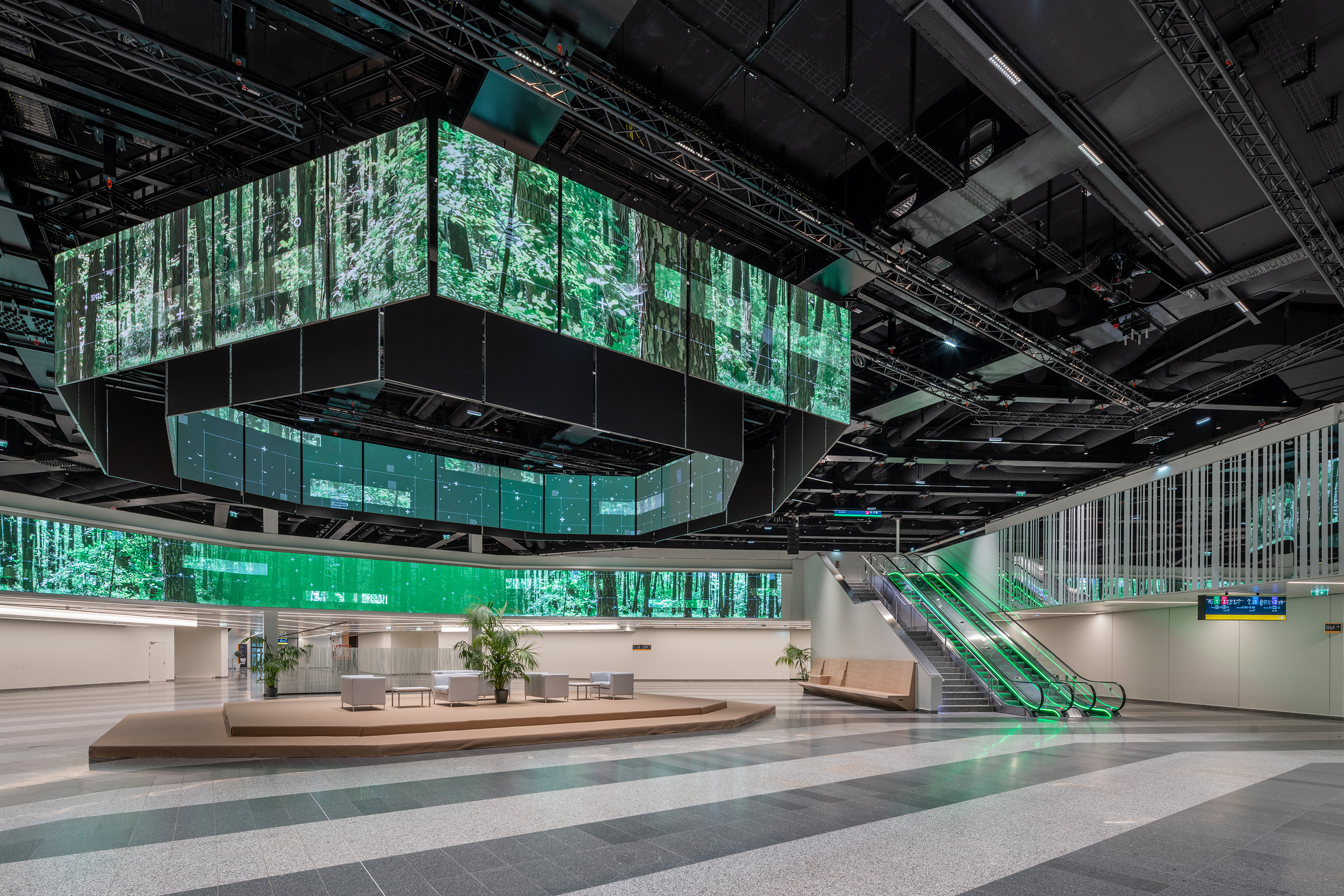 Foto: Eingangshalle LED-Halls grün Austria Center Vienna