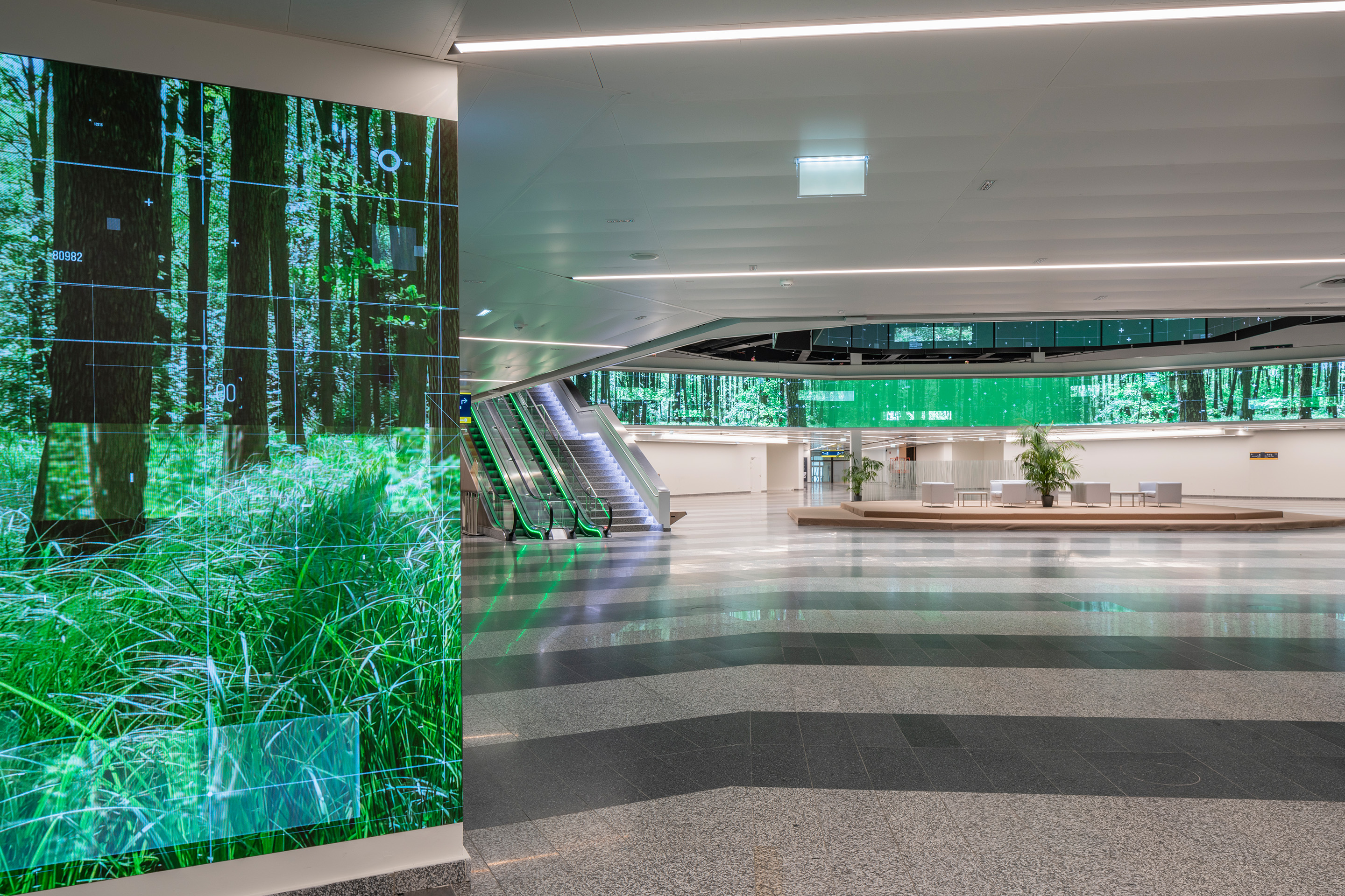 Foto: Eingangshalle LED-Halls grünAustria Center Vienna